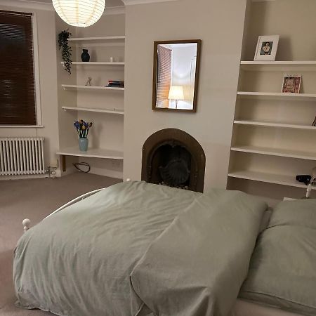 Spacious Room Near Underground London Exterior photo