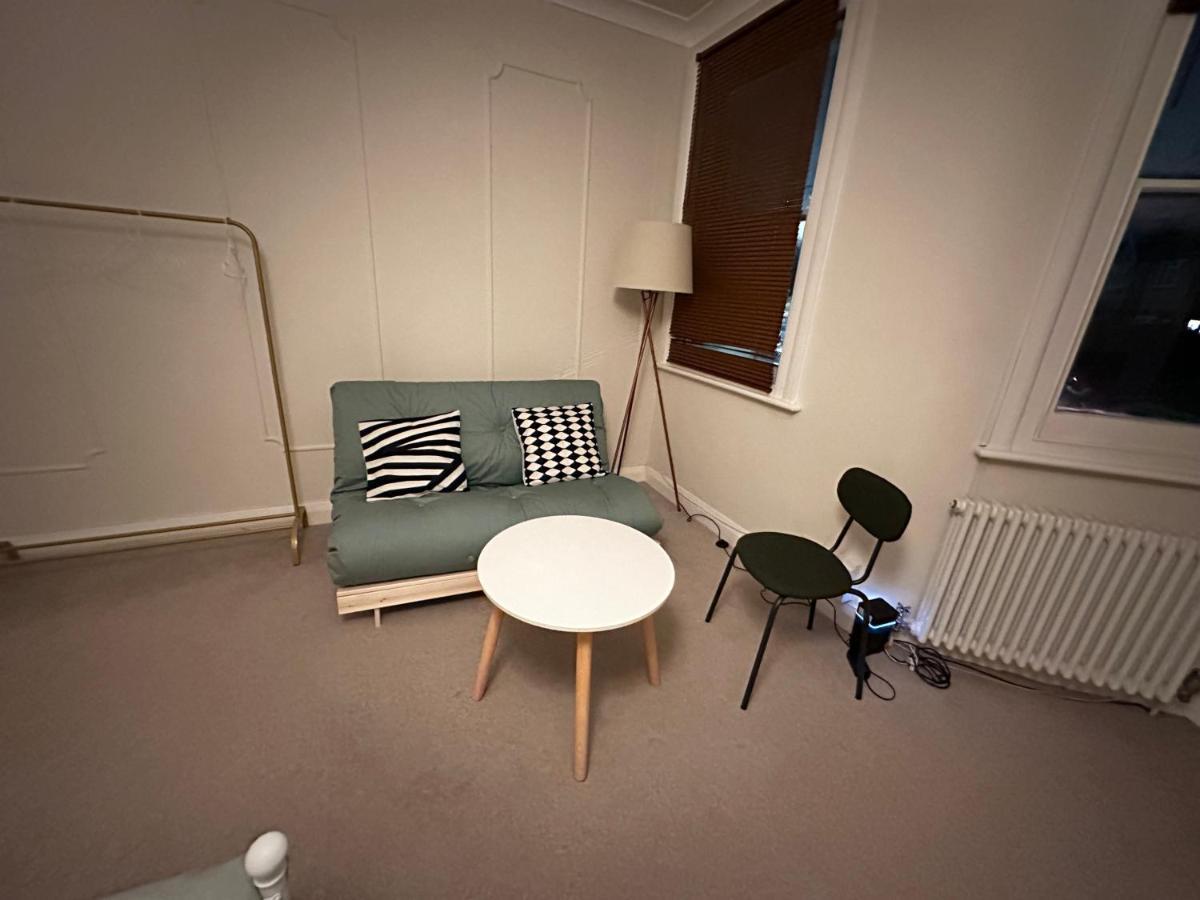 Spacious Room Near Underground London Exterior photo